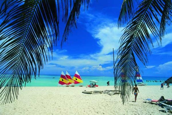 Varadero people and sailboats on the beach