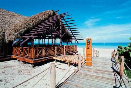 Varadero people and sailboats on the beach