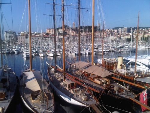 Promenade de la Croisette et le port de Cannes