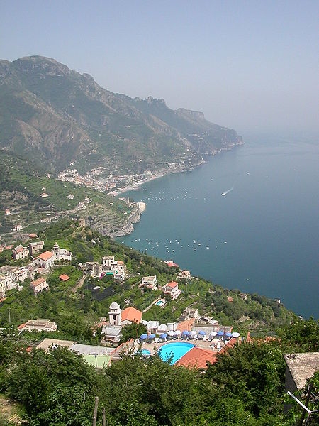 Côte amalfitaine regardant vers le sud de Ravello