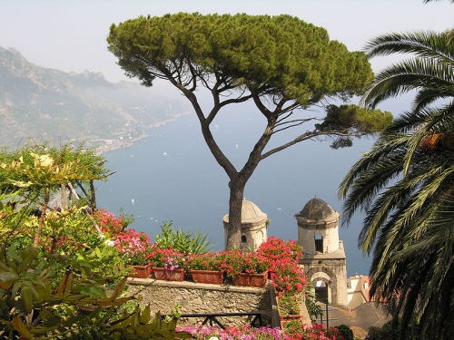 Côte amalfitaine regardant vers le sud de Ravello