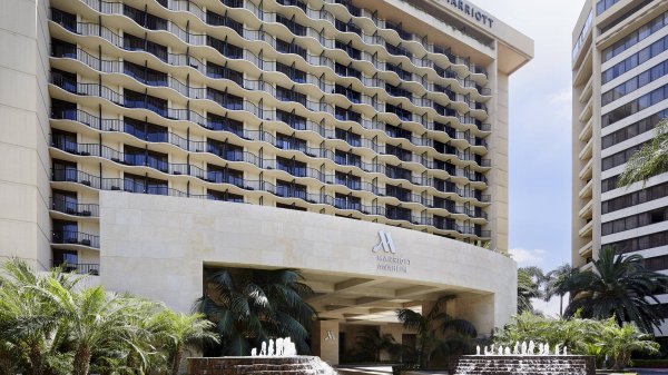 Anaheim Marriott exterior at night