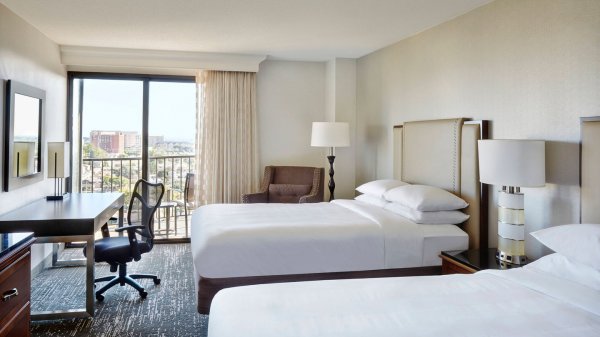 Anaheim Marriott extérieur le soir