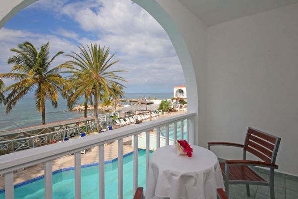 Ocean Point Resort and Spa beach