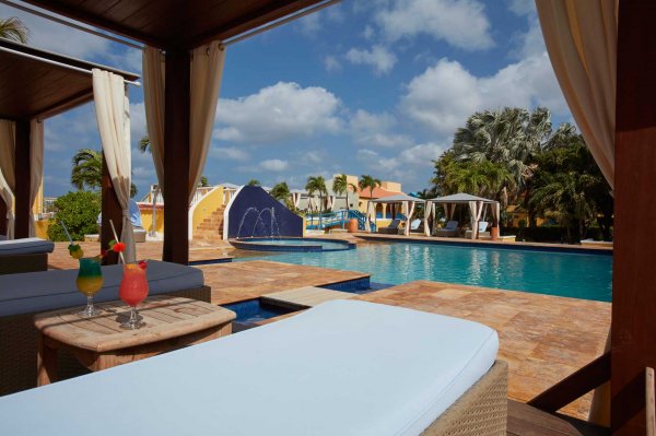 Divi Flamingo Beach Resort and Casino beach