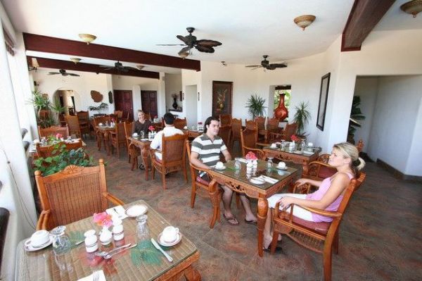 Sugar Cane Club Hotel and Spa lobby