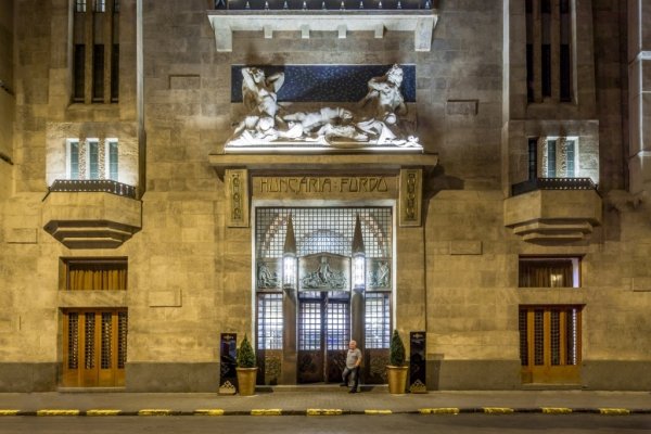 Continental Hotel Budapest entrance