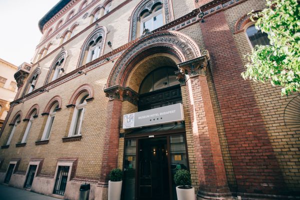 Hotel Museum Budapest exterior