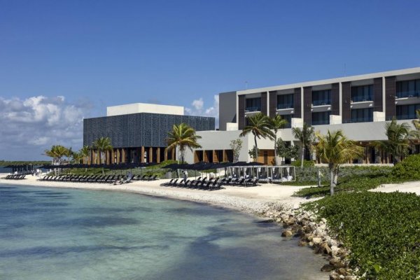 Nizuc Resort And Spa exterior at night