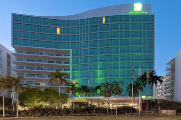 Holiday Inn Cartagena Morros exterior at night