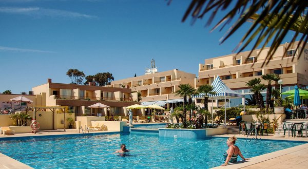 Hotel Baia Cristal Beach and Spa Resort exterior