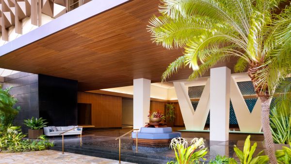 The Ritz-Carlton Residences Waikiki Beach roof pool