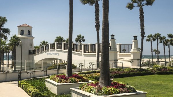 Hyatt Regency Huntington Beach Resort and Spa exterior