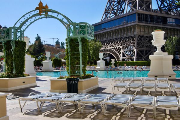 Paris Las Vegas exterior