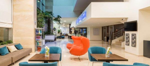 Tryp Lisboa Oriente exterior