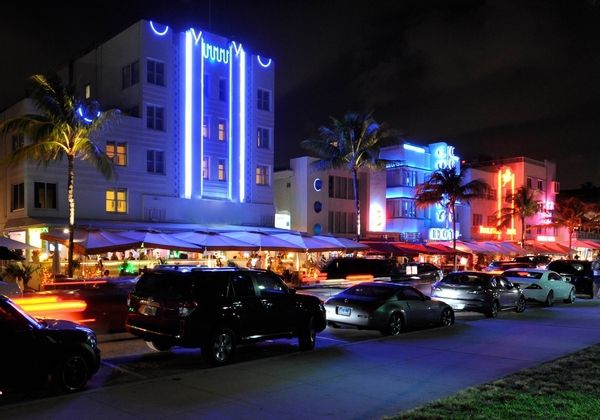 Avalon Hotel exterior