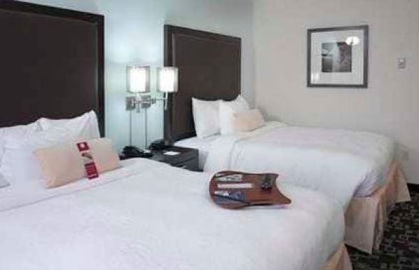 Hampton Inn and Suites Nashville Opryland extérieur