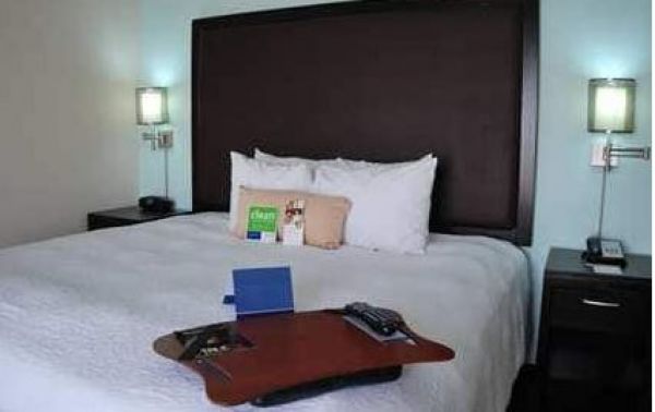 Hampton Inn and Suites Nashville Opryland extérieur