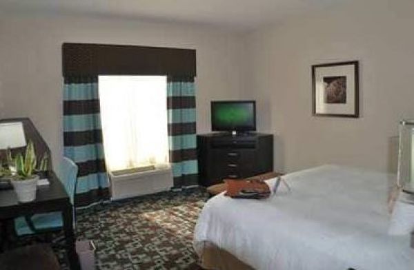 Hampton Inn and Suites Nashville Opryland extérieur