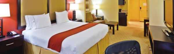 Holiday Inn Express hotel and suites Nashville Opryland extérieur le soir