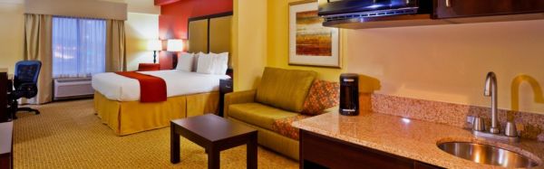 Holiday Inn Express hotel and suites Nashville Opryland extérieur le soir
