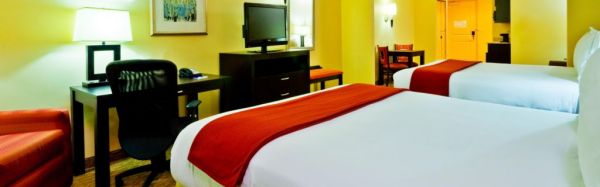 Holiday Inn Express hotel and suites Nashville Opryland extérieur le soir