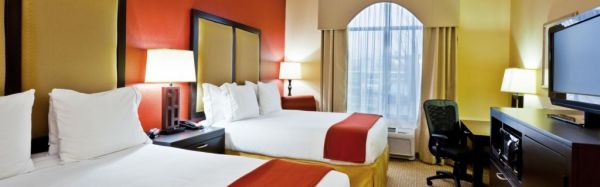 Holiday Inn Express hotel and suites Nashville Opryland extérieur le soir