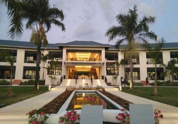 The Cliff Hotel exterior