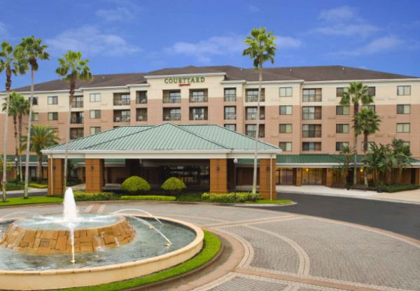 Courtyard Orlando LBV in the Marriott Village entrée