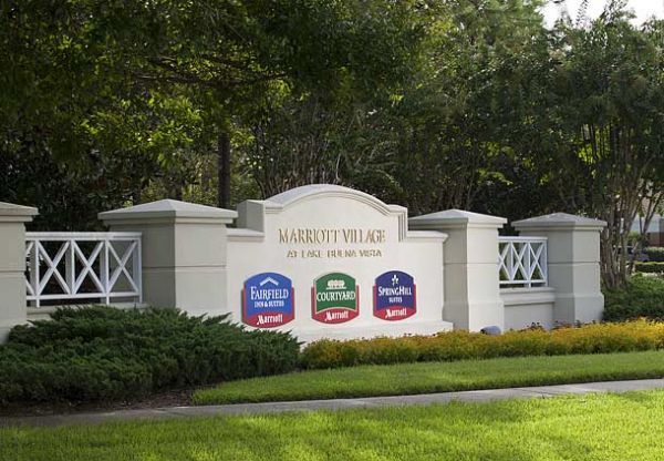 Courtyard Orlando LBV in the Marriott Village entrance