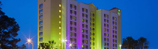 Holiday Inn Express and Suites Nearest Universal exterior