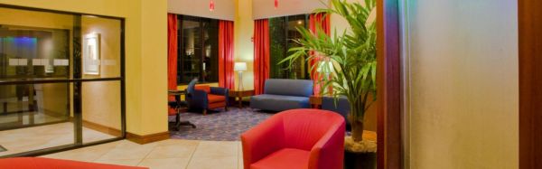 Holiday Inn Express and Suites Nearest Universal extérieur