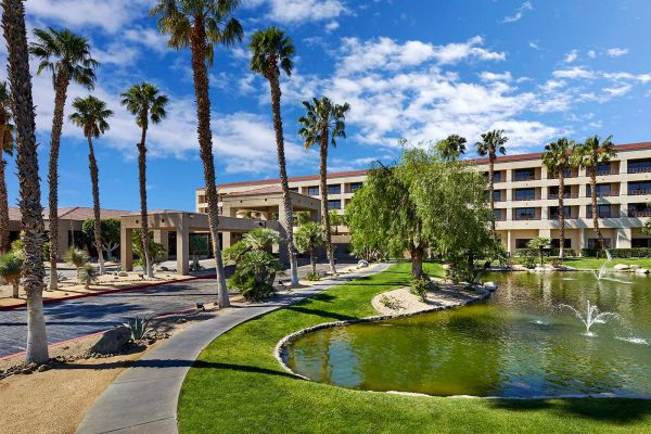 Doubletree Golf Resort Palm Springs exterior