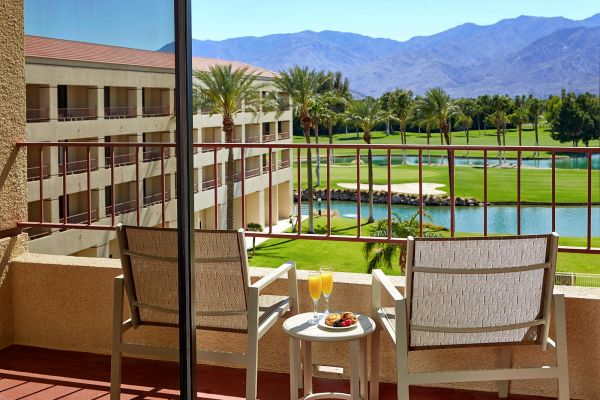 Doubletree Golf Resort Palm Springs exterior