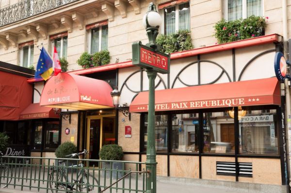 Hotel Paix Republique entrance