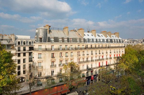 Hotel Paix Republique entrance