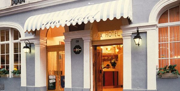 Hotel Pax Opera exterior