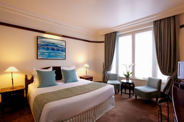 Hotel Pont Royal exterior