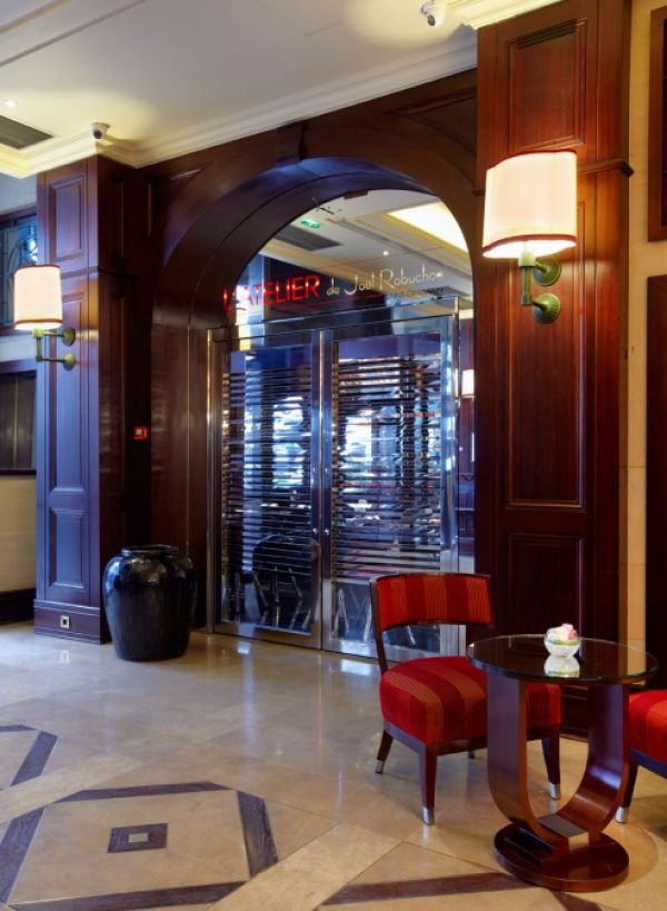 Hotel Pont Royal exterior