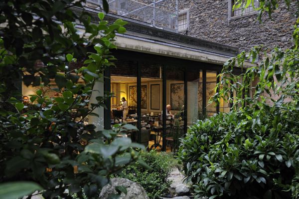 Hotel Pont Royal exterior