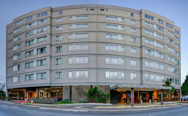 Hotel Belver Beta Porto exterior at night