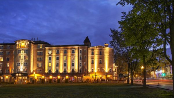 Hotel Chateau Laurier Quebec exterior at night