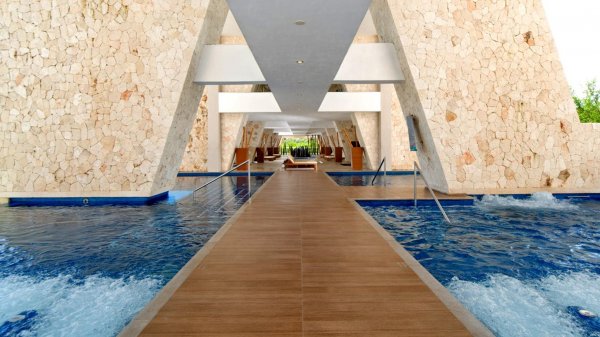 Grand Sirenis Mayan Beach Hotel & Spa exterior