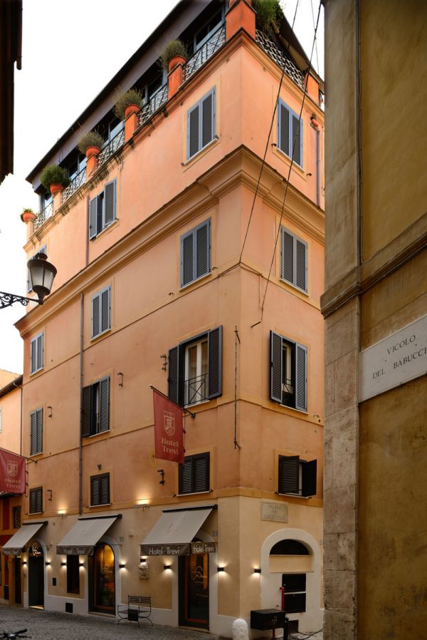 Hotel Trevi exterior