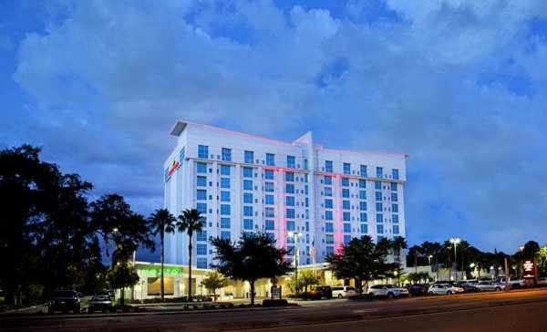 Crowne Plaza Tampa Westshore exterior