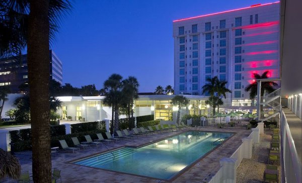 Crowne Plaza Tampa Westshore exterior