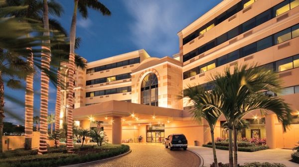 Doubletree by Hilton Hotel West Palm Beach Airport exterior