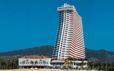 Crown Plaza Acapulco pool