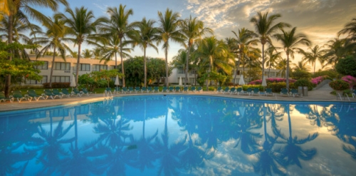 Ocean Breeze Acapulco pool