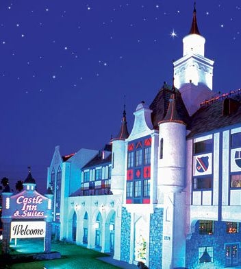 Castle Inn And Suites exterior at night